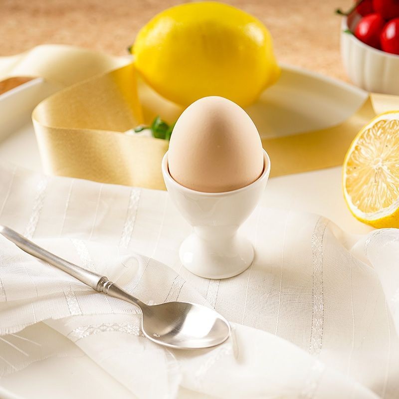 Cross-border exclusive European-style plastic egg trays, egg racks, creative egg cups, practical egg holders, egg cups, for dining tables.