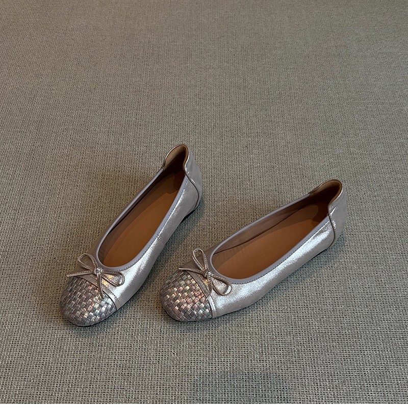 Retro genuine leather round toe shallow mouth bow French versatile woven soft sole flat grandma shoes in stock