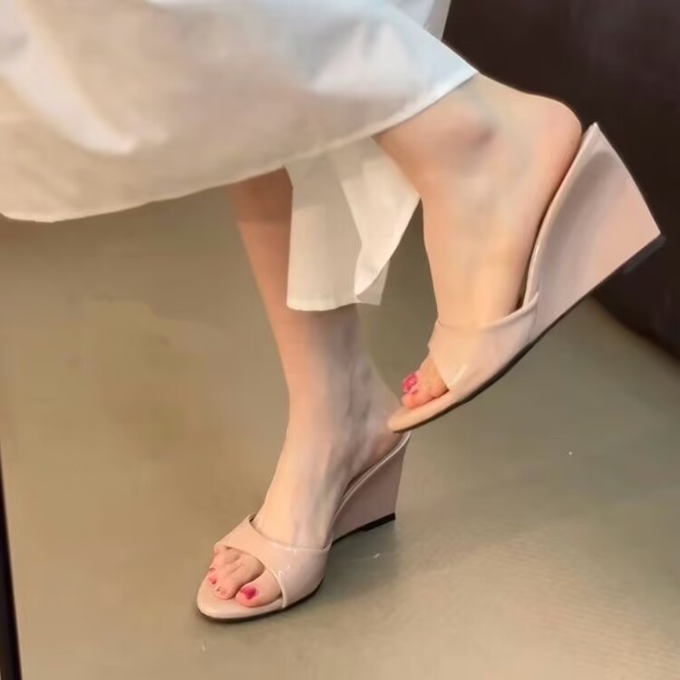 Elegant style! 2026 Summer New European and American Style Sexy Open-Toe Sandals, Wedge Heel, Versatile and Stylish One-Strap Sandals
