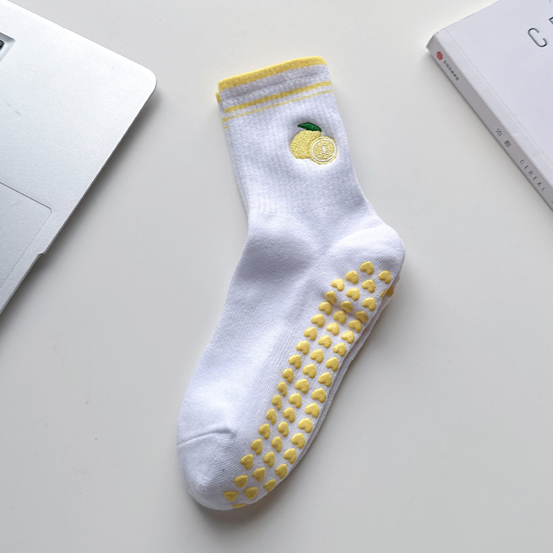 Fruit-patterned yoga socks, autumn/winter non-slip professional women's new Pilates training indoor sports mid-calf style with sharkskin pants