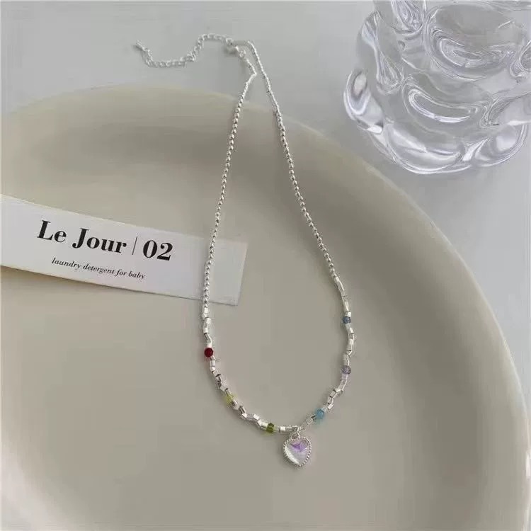 Moonstone heart necklace, crystal beaded colorful choker, girly and natural style, versatile, fresh and gentle collarbone chain.