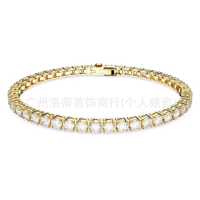 The Shi Jia Gao version of the Devil's Eye bracelet features a Swarovski element Shiqi Dynamic cube Sugar swan bracelet for women