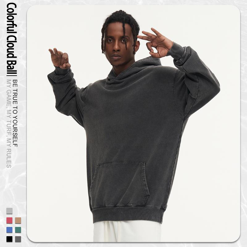 The 2025 release of the 500-gram vintage batik distressed washable hooded sweatshirt is a loose, unisex style