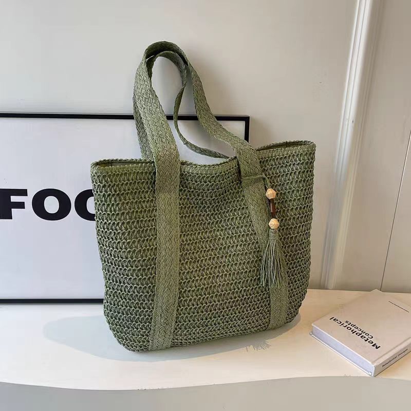 New tassel charm women's handbag, straw woven bag, large capacity beach bag, woven shoulder bag, tote bag, fashionable.