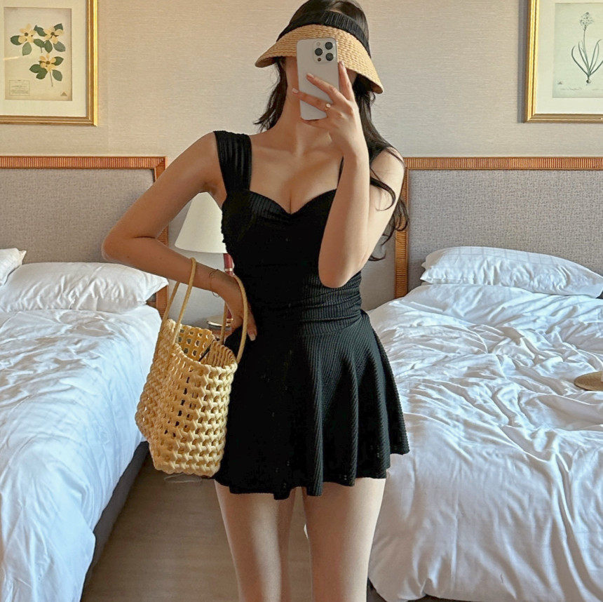 2025 Women's Swimsuit, Korean Style, One-Piece Dress, Conservative, Slimming, High-End, Perfect for Beach Vacations and Hot Springs