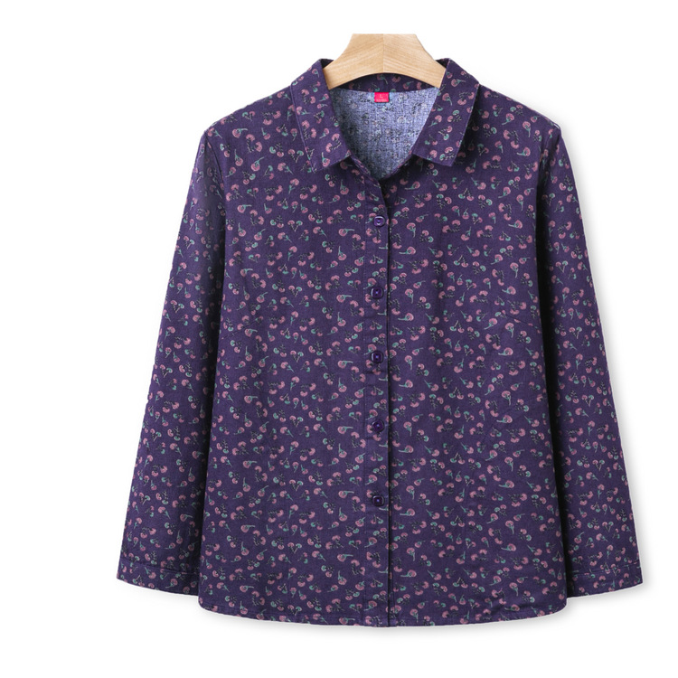 The elderly lady's clothes are all cotton, casual and versatile. The middle-aged and elderly female grandma's shirt, long-sleeved top and cardigan