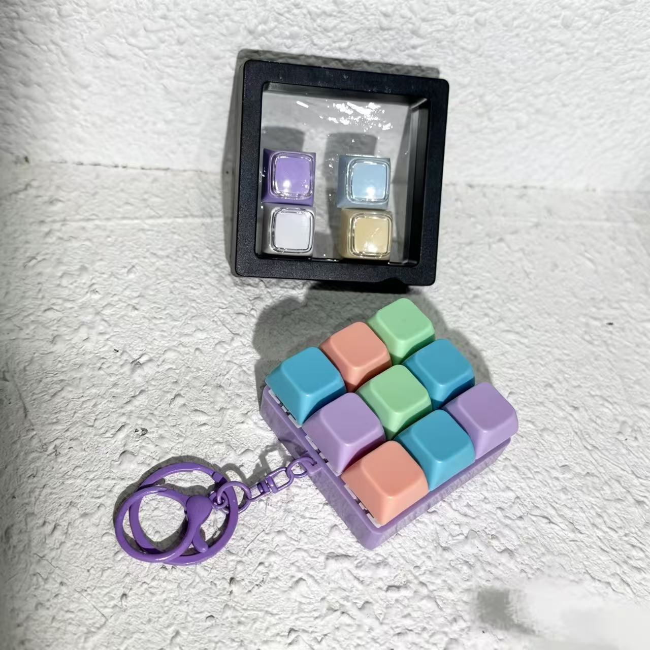Macaron's best-selling "Kneecle" stress-relieving toy, a stress-relieving magic tool, a popular online hit, a hands-on and brain-stimulating small toy keychain