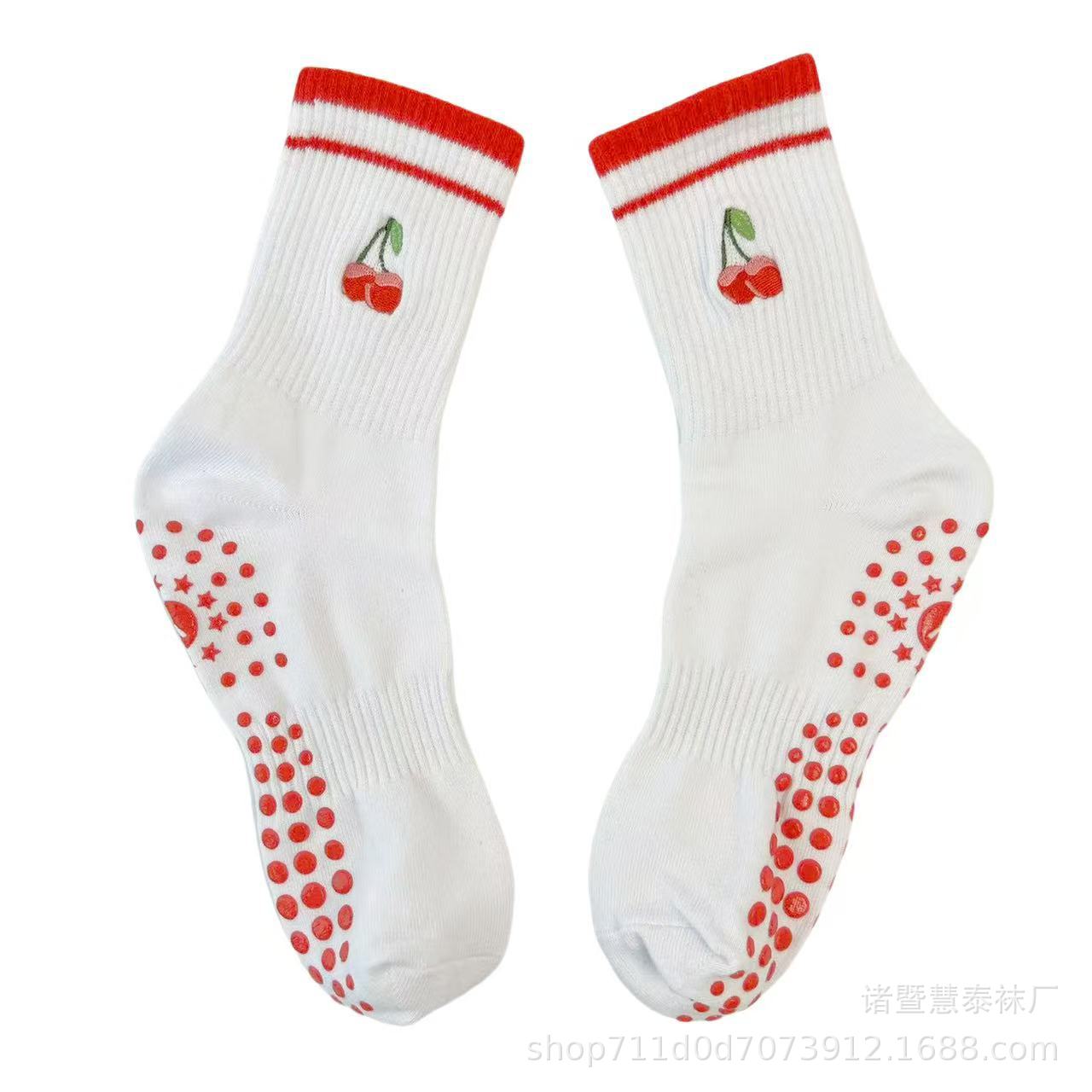 New arrivals in stock! Cute yoga socks, ballet and Pilates workout socks, silicone non-slip women's socks, breathable sports socks.