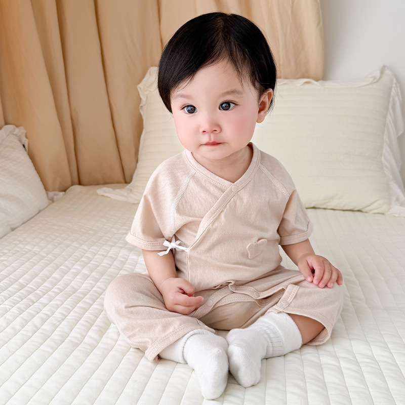 Camellia baby bodysuit, summer thin short-sleeved long pants, double-layer belly-protecting butterfly bodysuit, air-conditioned clothing for boys and girls.