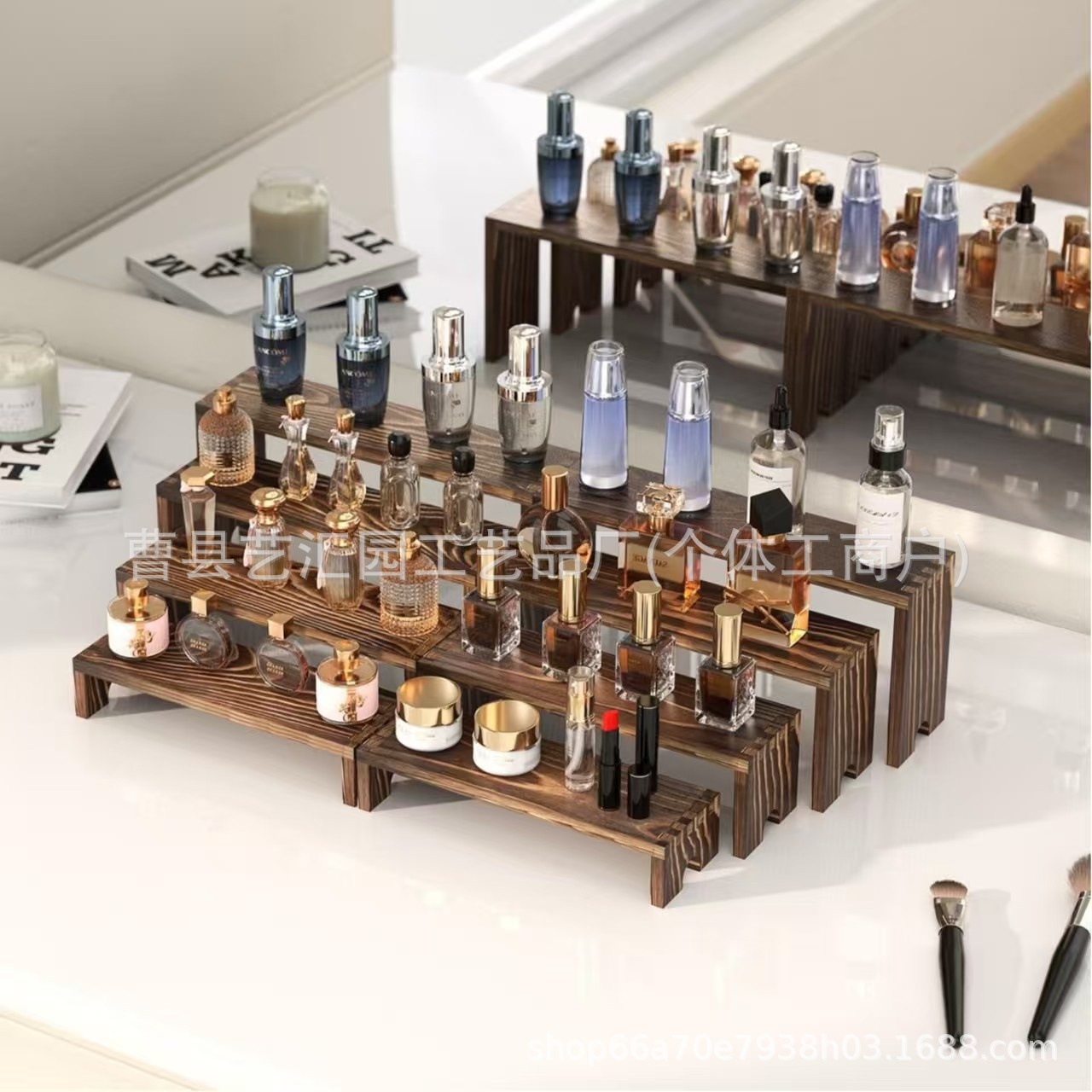 In-stock tiered wooden storage rack for figurines, street vendors, blind boxes, and desktop display cases.