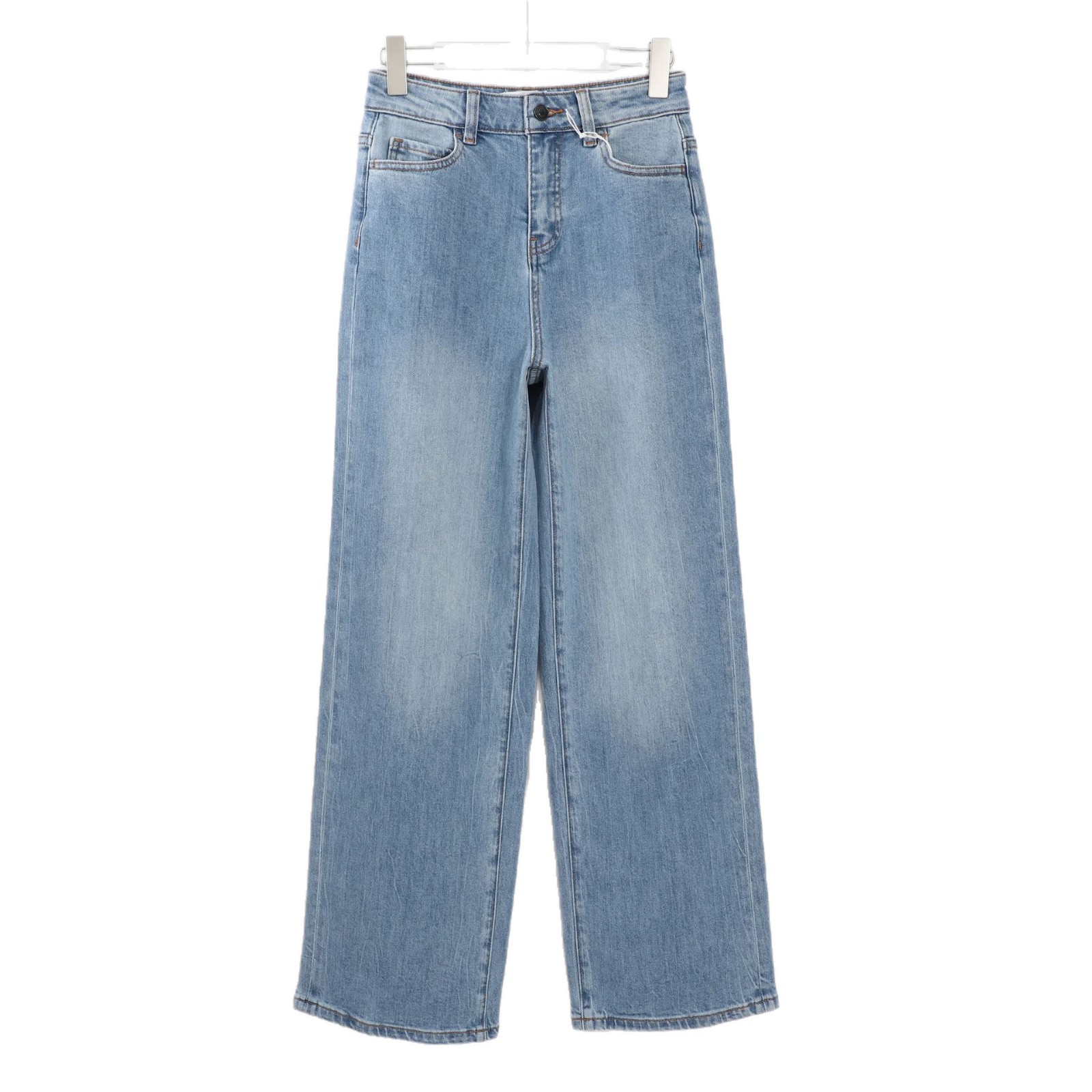 The new mid-blue straight-leg jeans from Nanyou Factory's niche row are simple and stylish high-waisted, slimming trousers for women