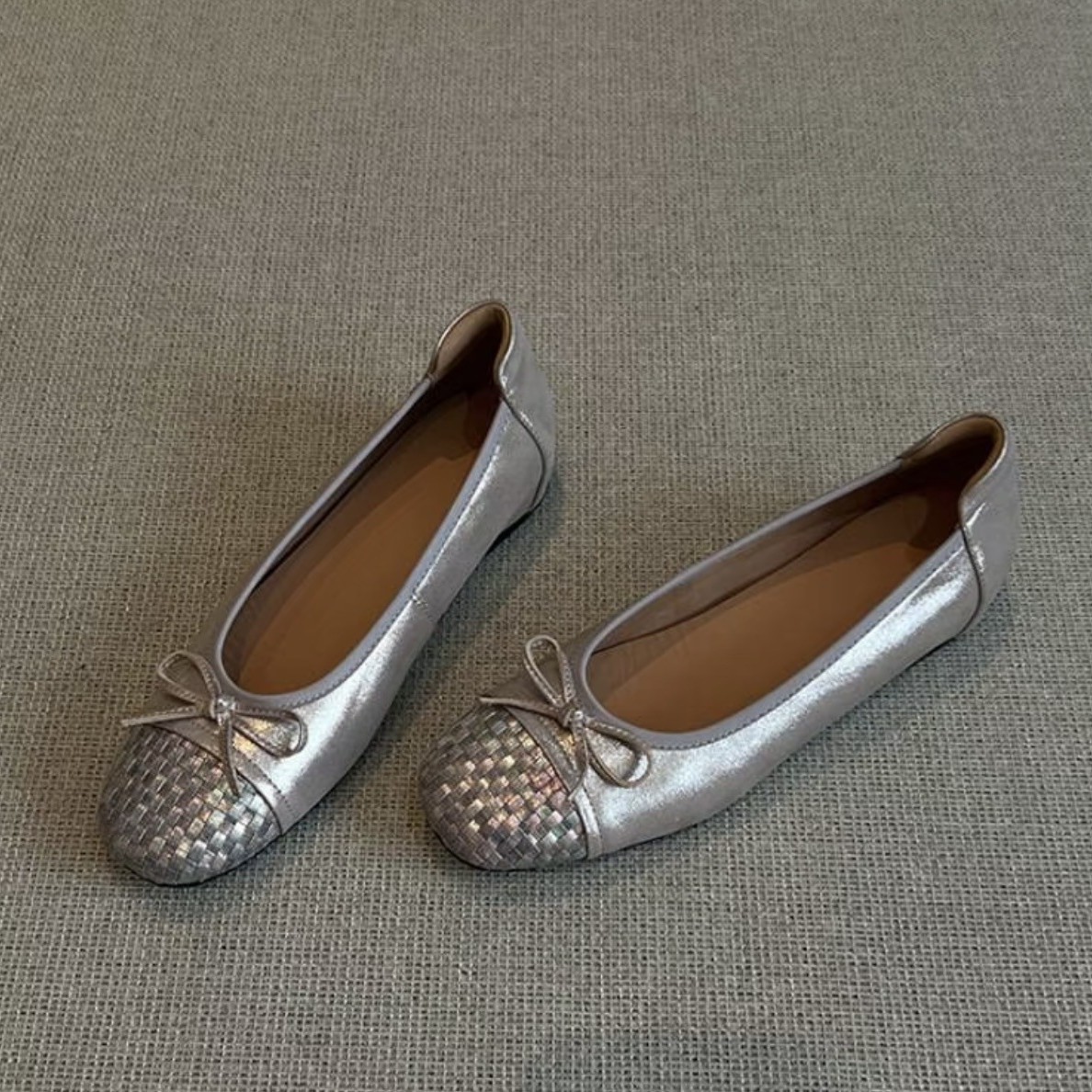 The popular round-toed bow shallow-mouthed single shoe for women, French flat ballet Mary Jane plum-sized women's shoes 9118-11A