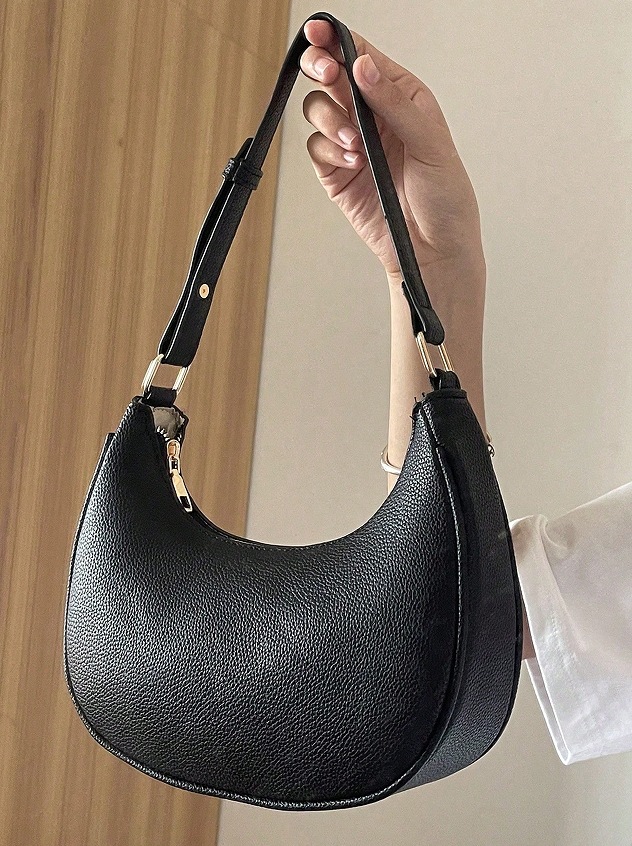 Trendy French niche C high-end new stylish and fashionable shoulder bag for women, versatile and with a small underarm feel.