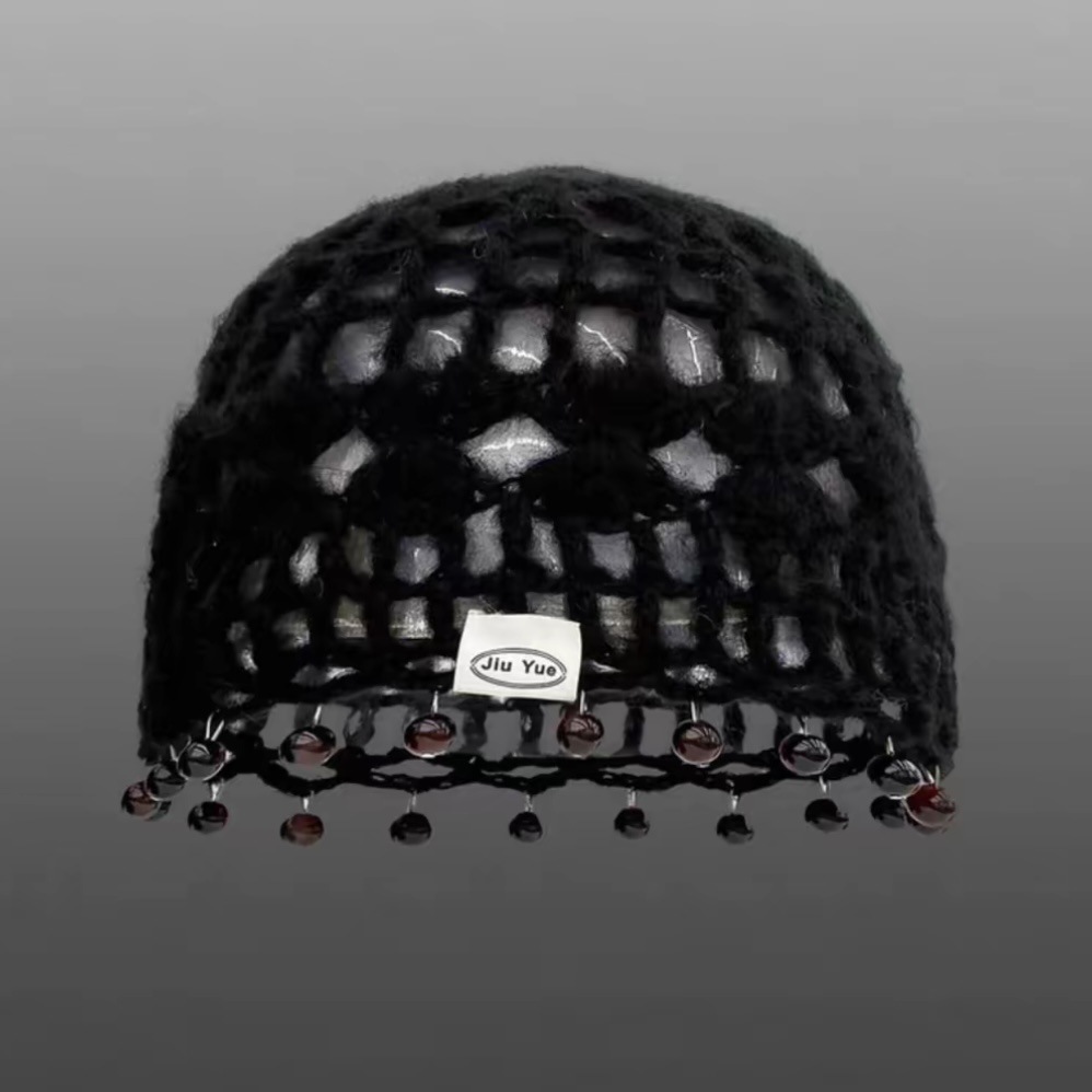 Japanese retro pearl hollowed-out knitted hat for women, autumn and winter, niche ethnic style, Sichuan travel style, small face-framing beanie.