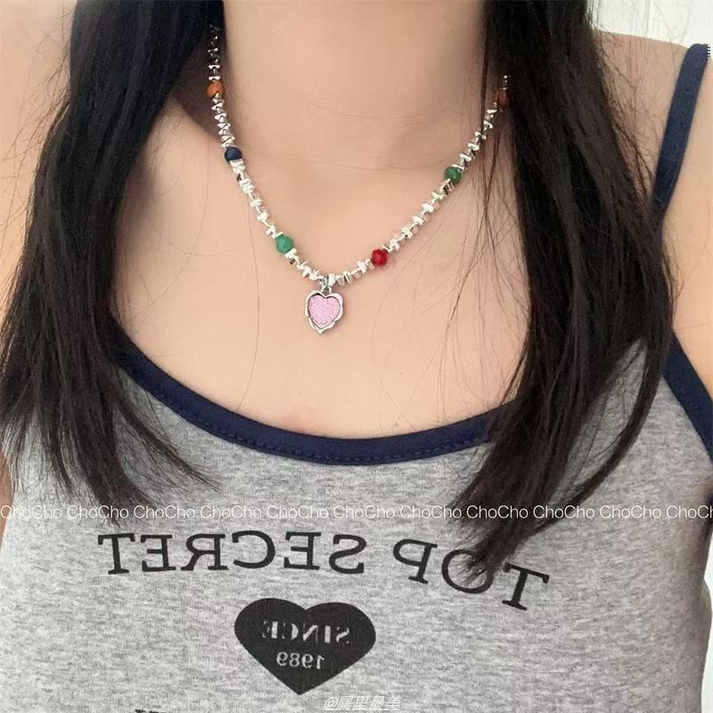 Colorful heart necklace, niche design, sweet and cool edgy clavicle chain, 2025 new style, perfect for dopamine-inducing girls.