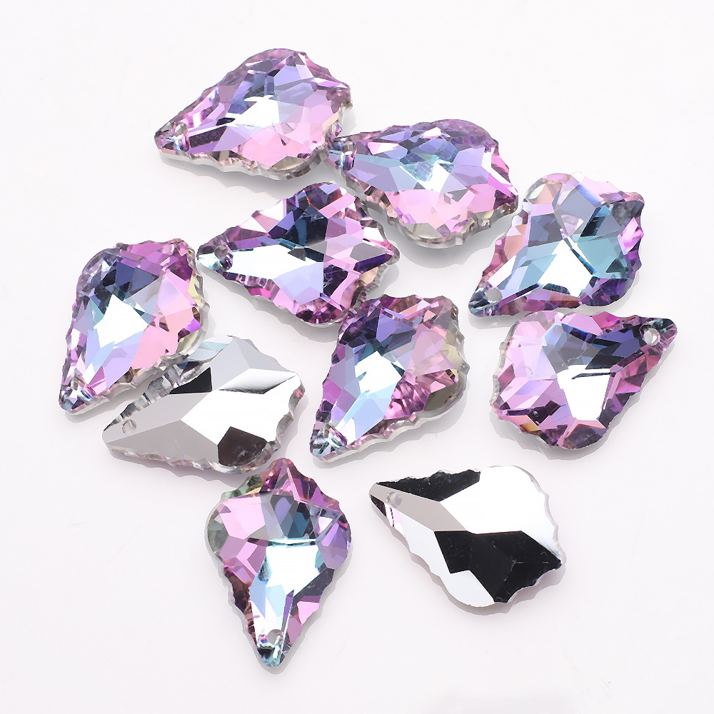 Wholesale 11*16MM maple leaf single-hole crystal glass pendant, clothing and jewelry accessories, necklace and earring accessories, in stock.