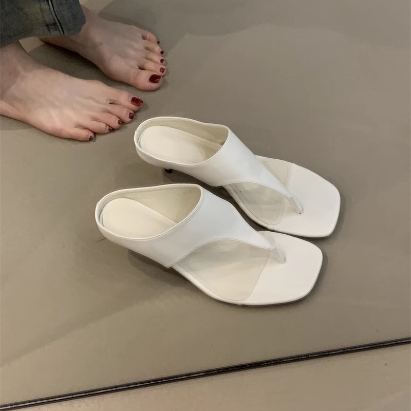 French retro high-heeled sandals, 2025 new Korean style, niche, elegant, simple, fairy-like, flip-flops with stiletto heels.