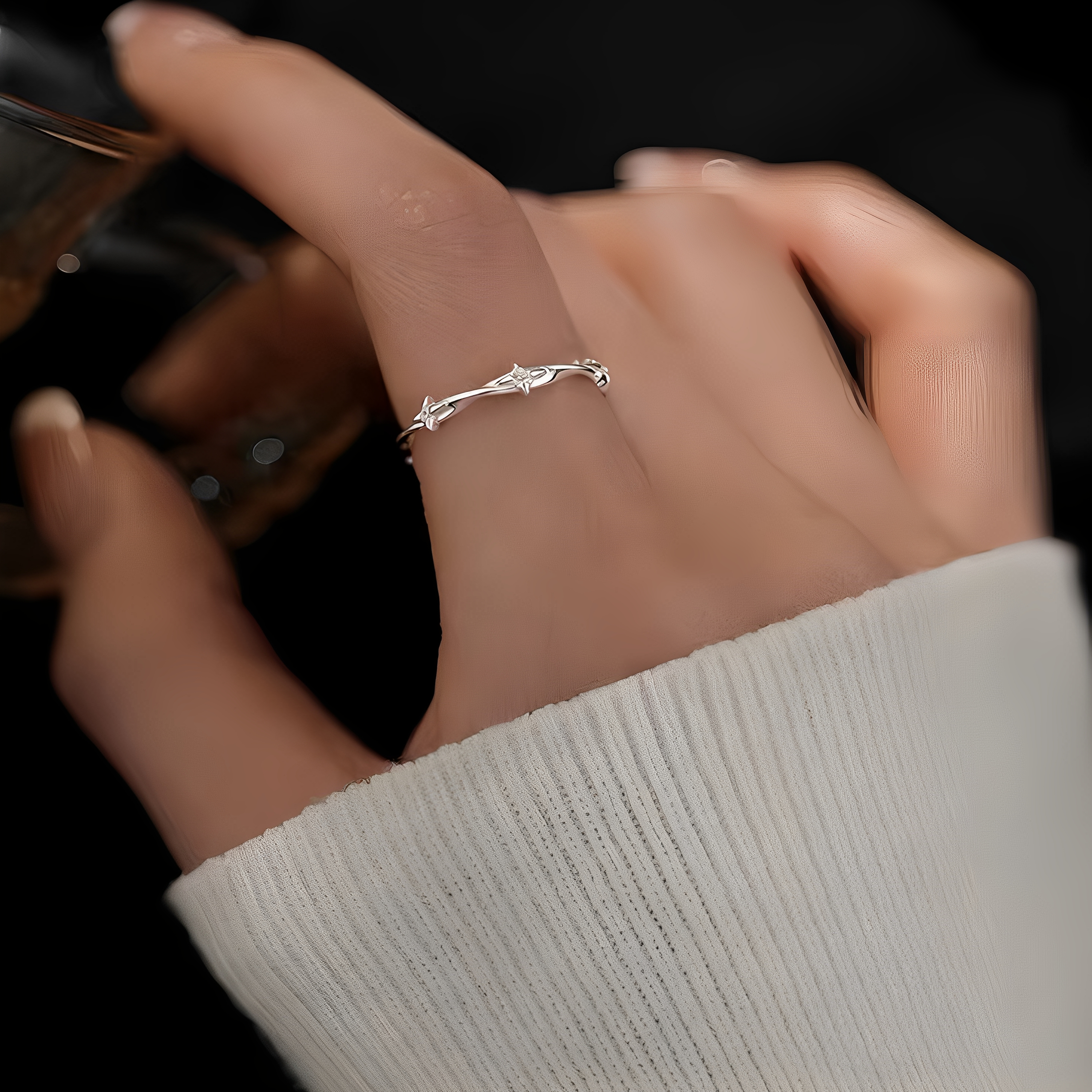 Four-pointed star ring, niche, affordable luxury, plain band, open design, women's index finger ring, sophisticated, versatile, Instagram style, 2025.