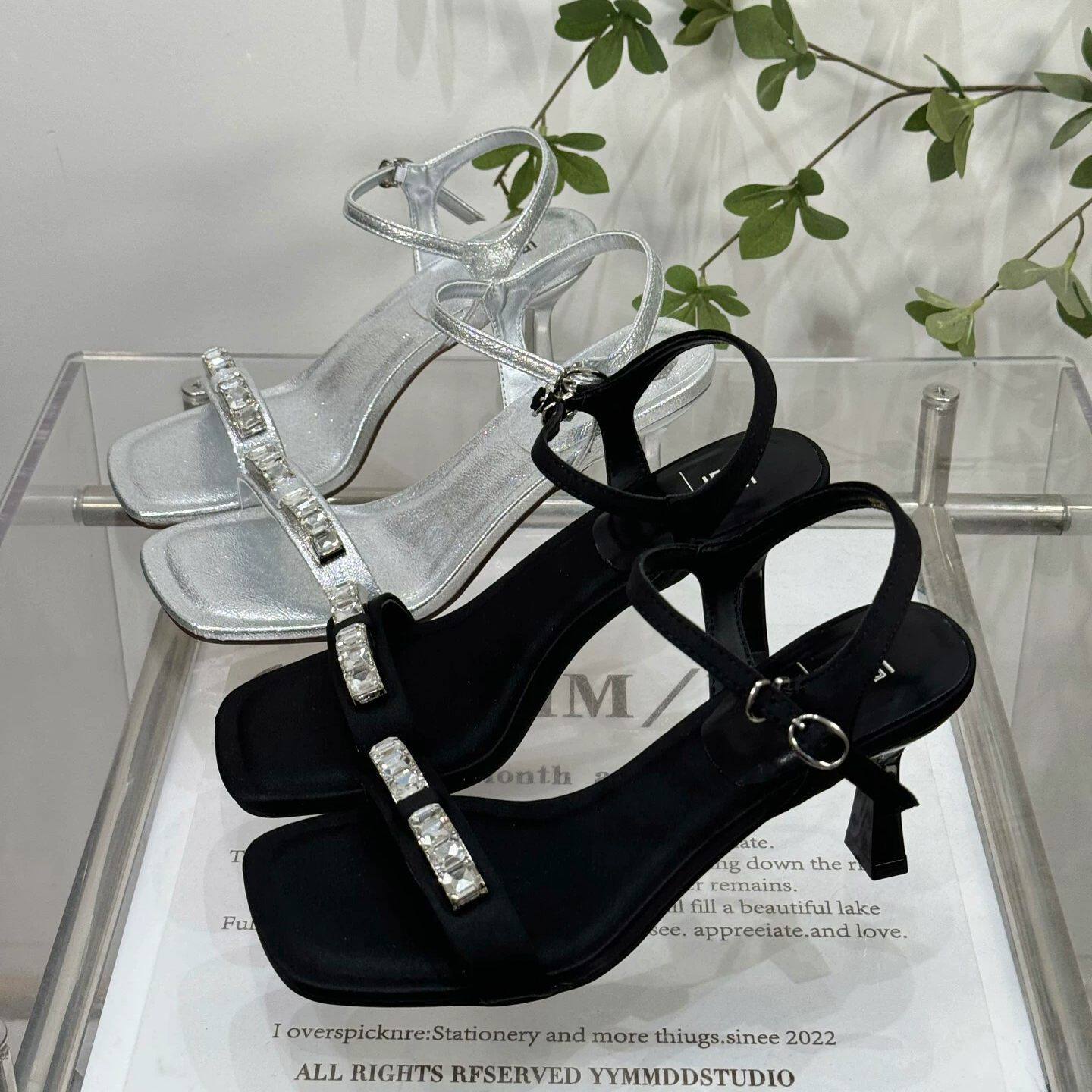 Korean style strappy sandals for women to pair with skirts, new summer 2026 style, fairy-like rhinestone open-toe stiletto heels.