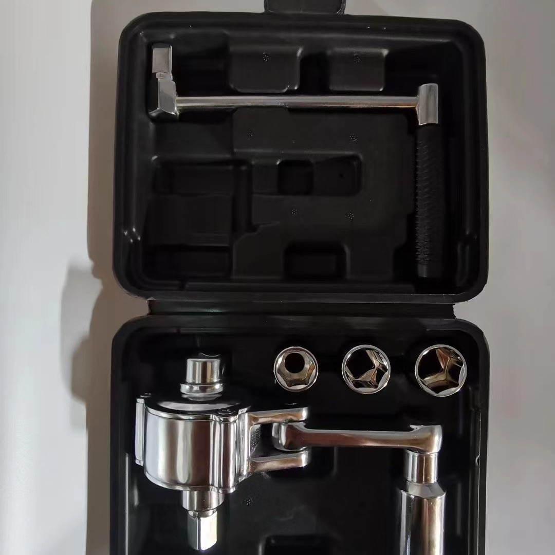 Factory wholesale of labor-saving wrenches for cars and SUVs, power-boosting wrenches for tire removal, and portable vehicle tools.