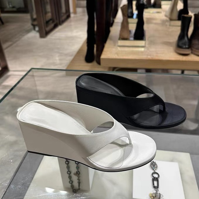 Lambskin leather platform flip-flops, European and American style, summer outdoor wear, wedge sandals, satin platform beach sandals