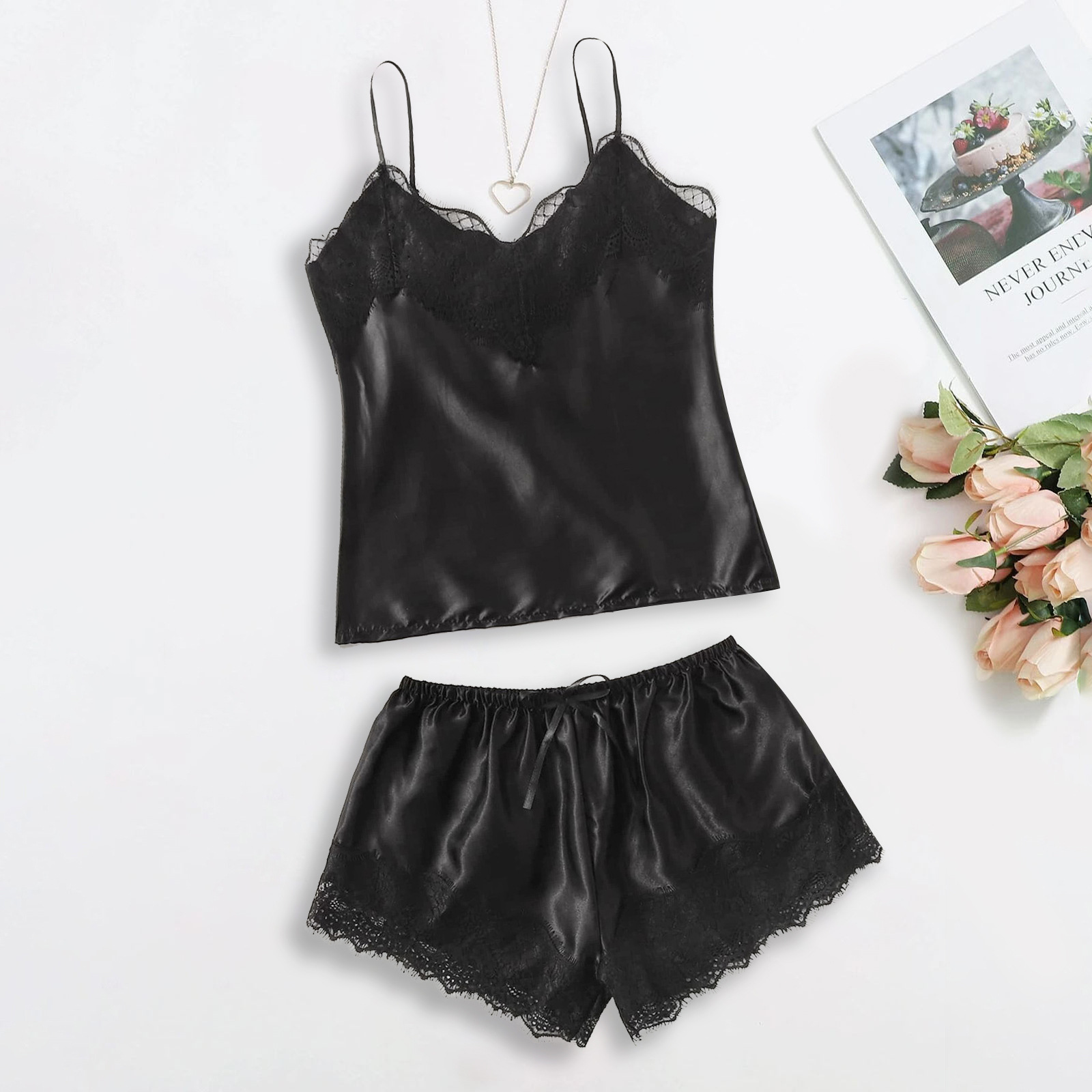 Wholesale from the source of two pieces of sexy lace halter lace shorts and women's home wear that are popular in Europe and America