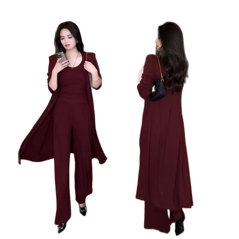 The 2026 autumn new large-sized mid-length cardigan, coat, vest, mom outfit, stylish and slimming straight-leg pants three-piece set
