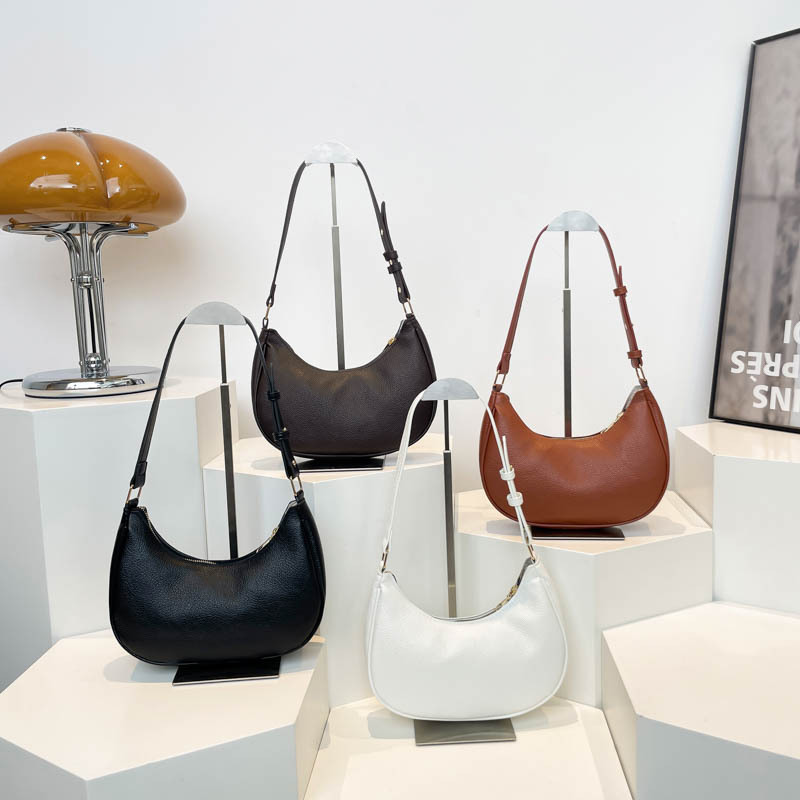 High-quality niche design, 2025 new spring versatile shoulder/crossbody bag, popular commuter dumpling bag, export style.