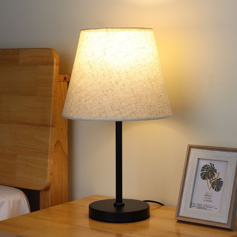 Bedroom bedside lamp, trendy light, girly Nordic retro table lamp, decorative, Instagram-worthy night light for girls.