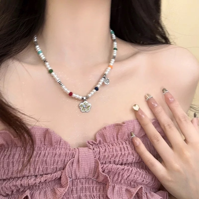 Beaded colorful stars and smiley faces, sweet and cool, sexy, light luxury niche design, 2025 new women's dopamine ins accessories.