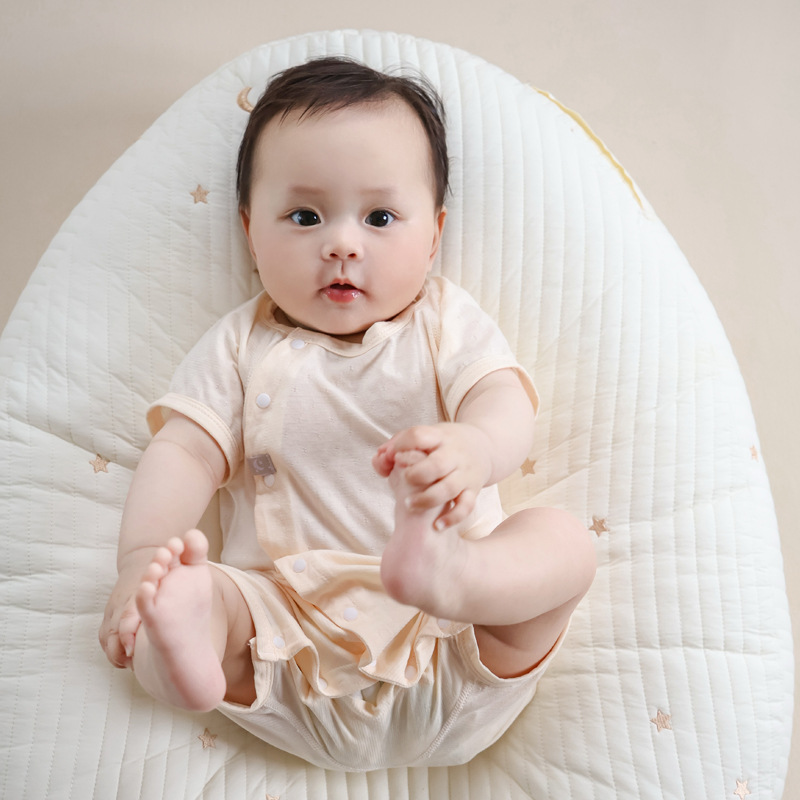 Silk baby bodysuit, thin summer style, newborn baby clothes, short-sleeved romper, ultra-thin summer wear for newborns.