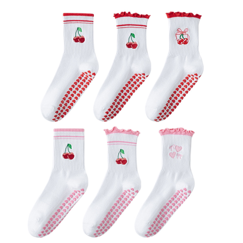 Customized women's yoga socks, non-slip Pilates socks, mid-calf socks with heart and cherry pattern, floor socks, cross-border trade.