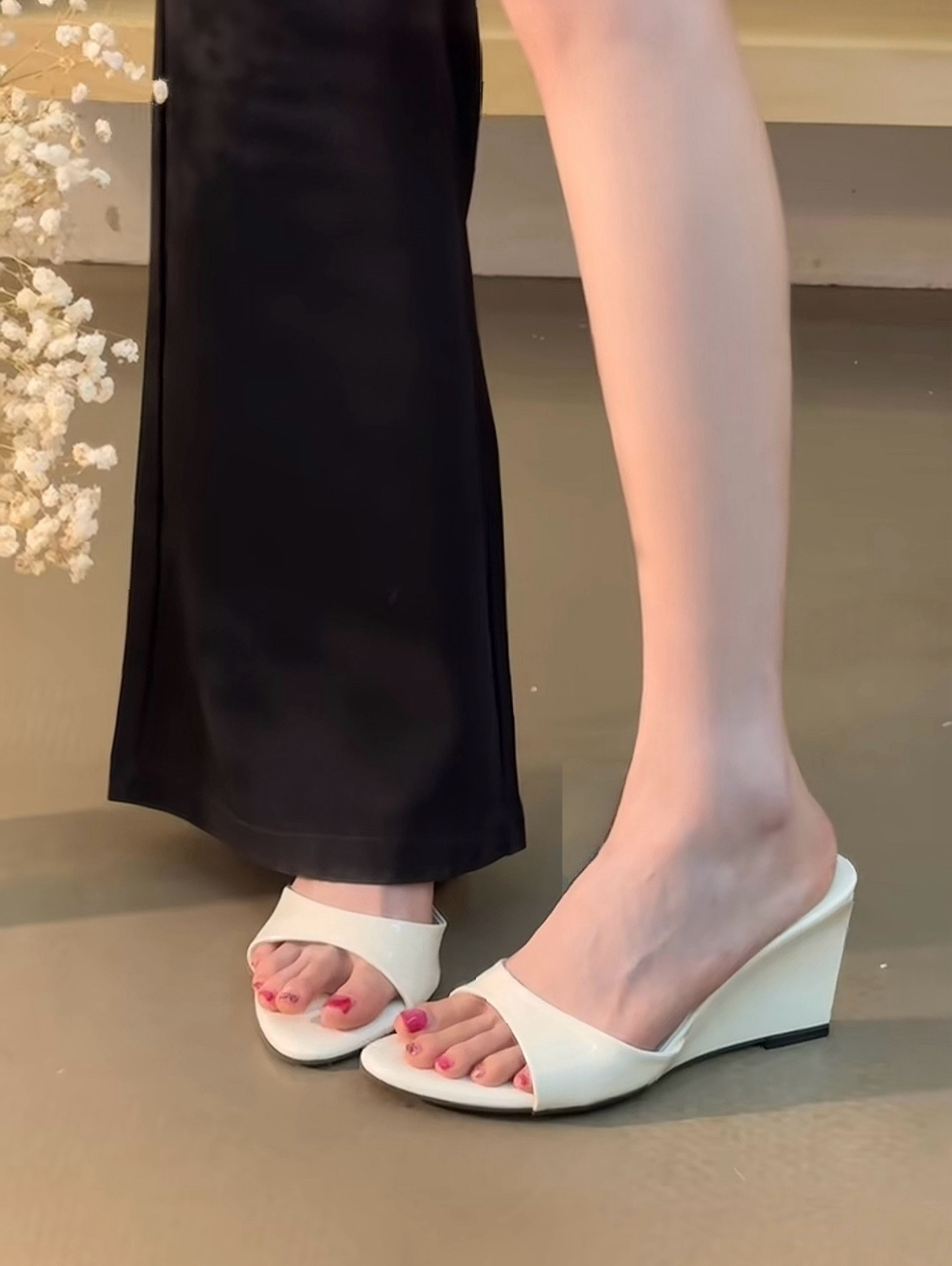 Ready stock, dropshipping available~ Minimalist wedge sandals for women, versatile square-toe patent leather slippers, suitable for wearing alone or with high heels