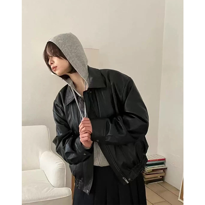 ag*o from Dongdaemun, South Korea, offers a retro, simple, casual and cool leather jacket with a versatile lapel and zipper for the autumn motorcycle