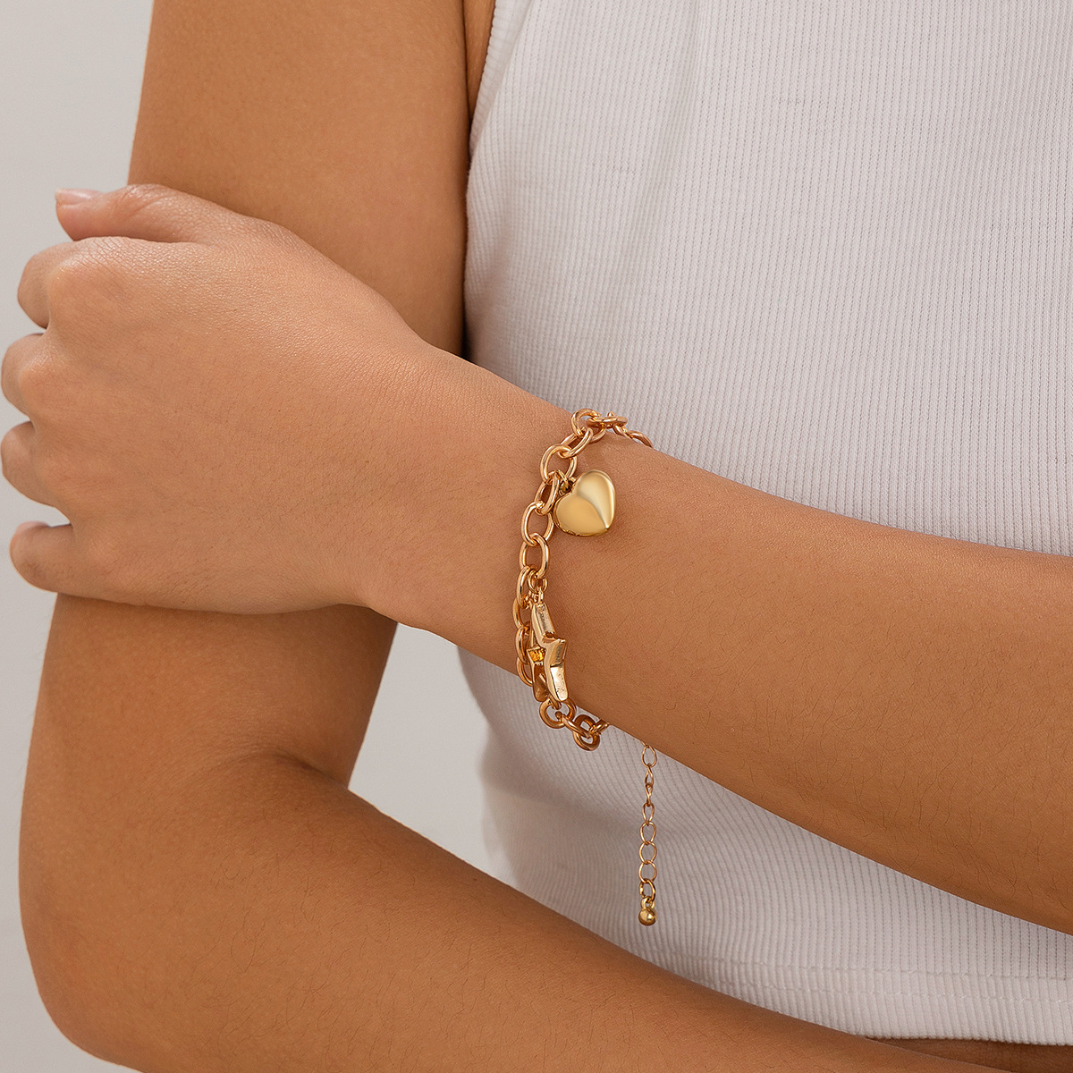 European and American cross-border jewelry, hollowed-out five-pointed star simple pendant bracelet, peach heart alloy new summer bracelet for women.