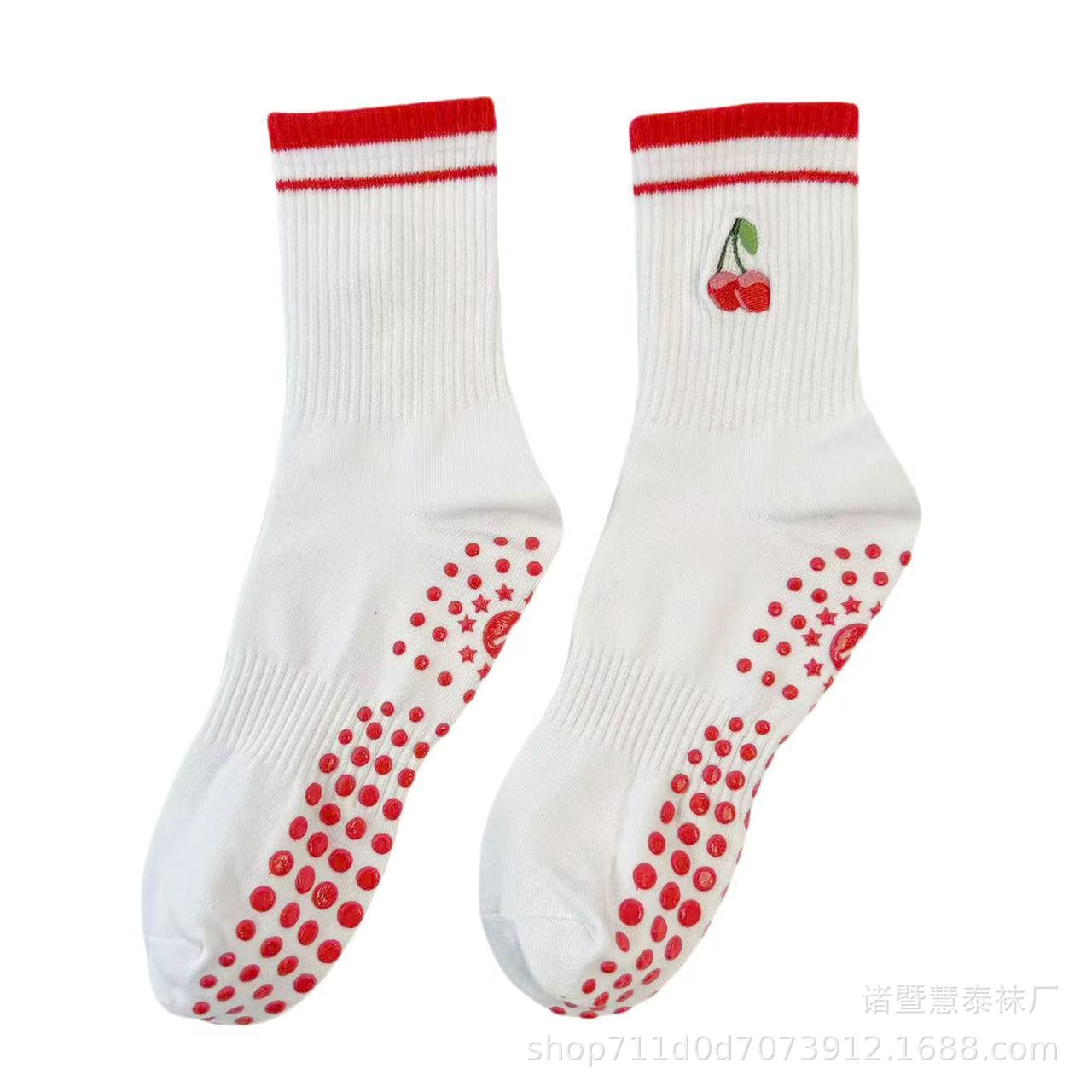 New arrivals in stock! Cute yoga socks, ballet and Pilates workout socks, silicone non-slip women's socks, breathable sports socks.