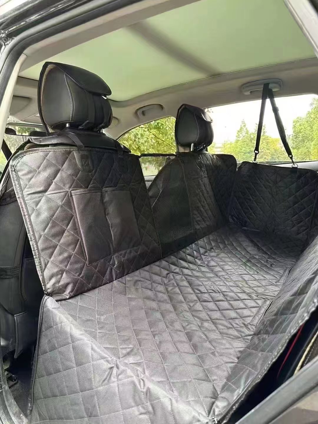 Thickened Oxford cloth pet seat cushion for rear seats, waterproof and stain-resistant, suitable for outdoor car and dog use. Wholesale.