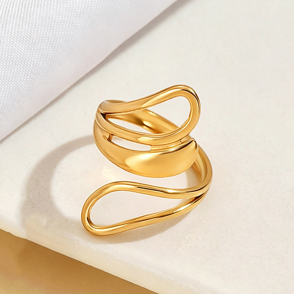 Elegant and versatile openwork geometric ring with 18K gold plating, made of stainless steel from cross-border manufacturers.