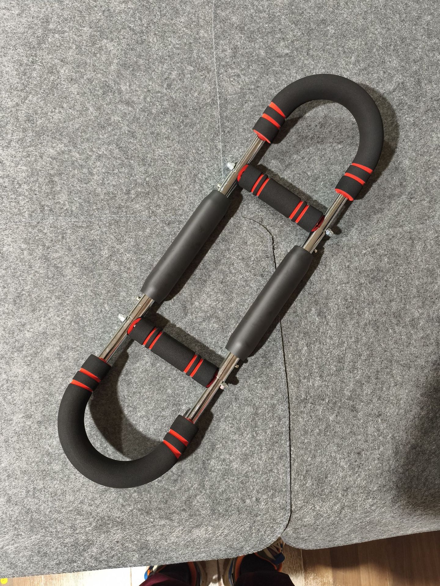 The new multi-functional cross-border U-shaped arm strength trainer is adjustable for exercising and training the wrist strength and pectoral muscles