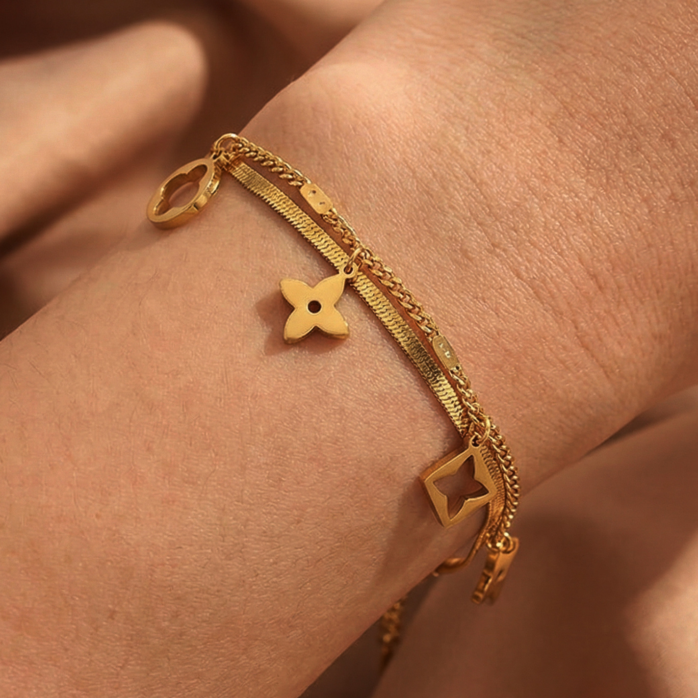 High-end, colorfast four-leaf clover titanium steel bracelet, understated luxury, versatile, niche 18k gold double-layer chain jewelry.