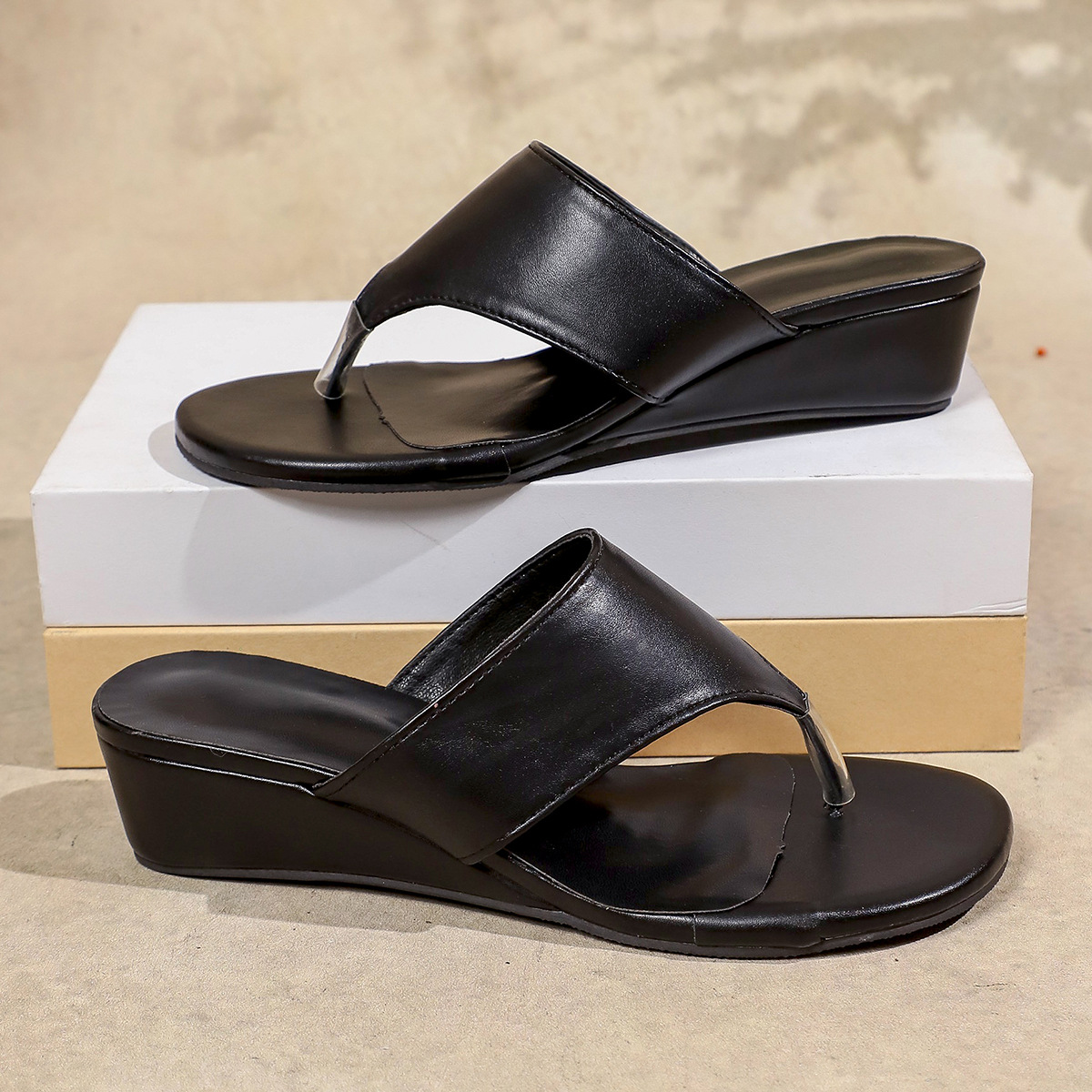 Women's flip-flops, 2026 new style, cross-border e-commerce, wedge heel sandals, summer plus size, in stock.