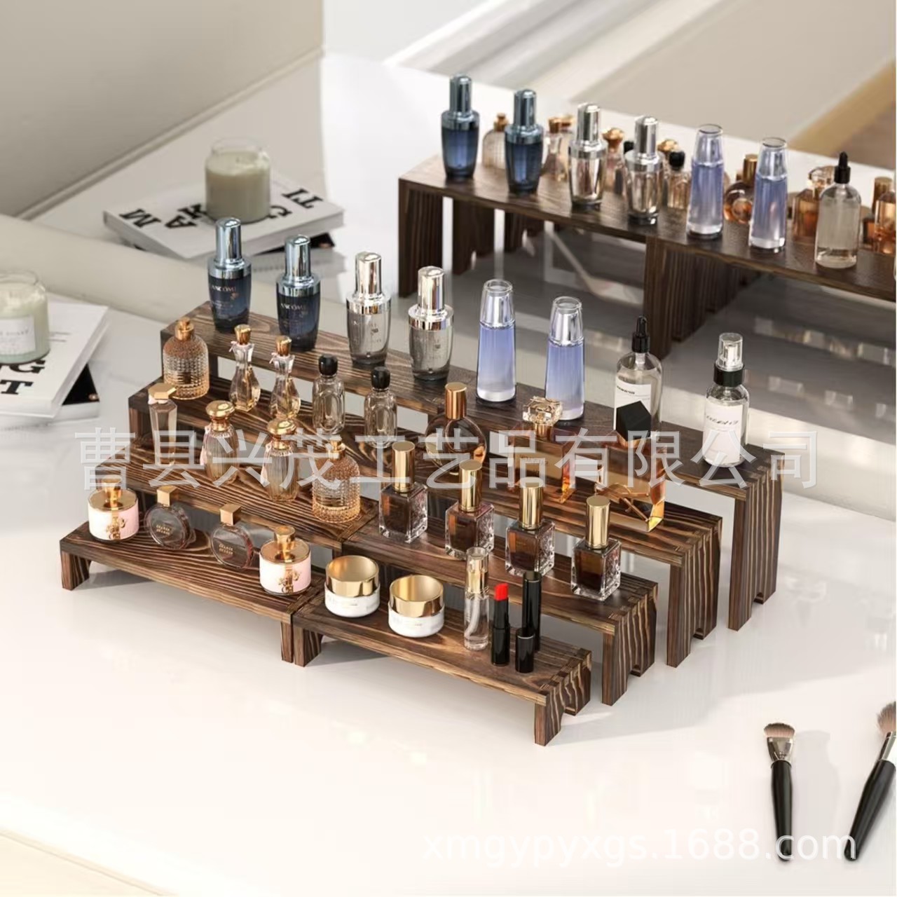 In stock: Wooden desktop cake rack, tiered desktop storage rack, suitable for collecting figurines and blind boxes.