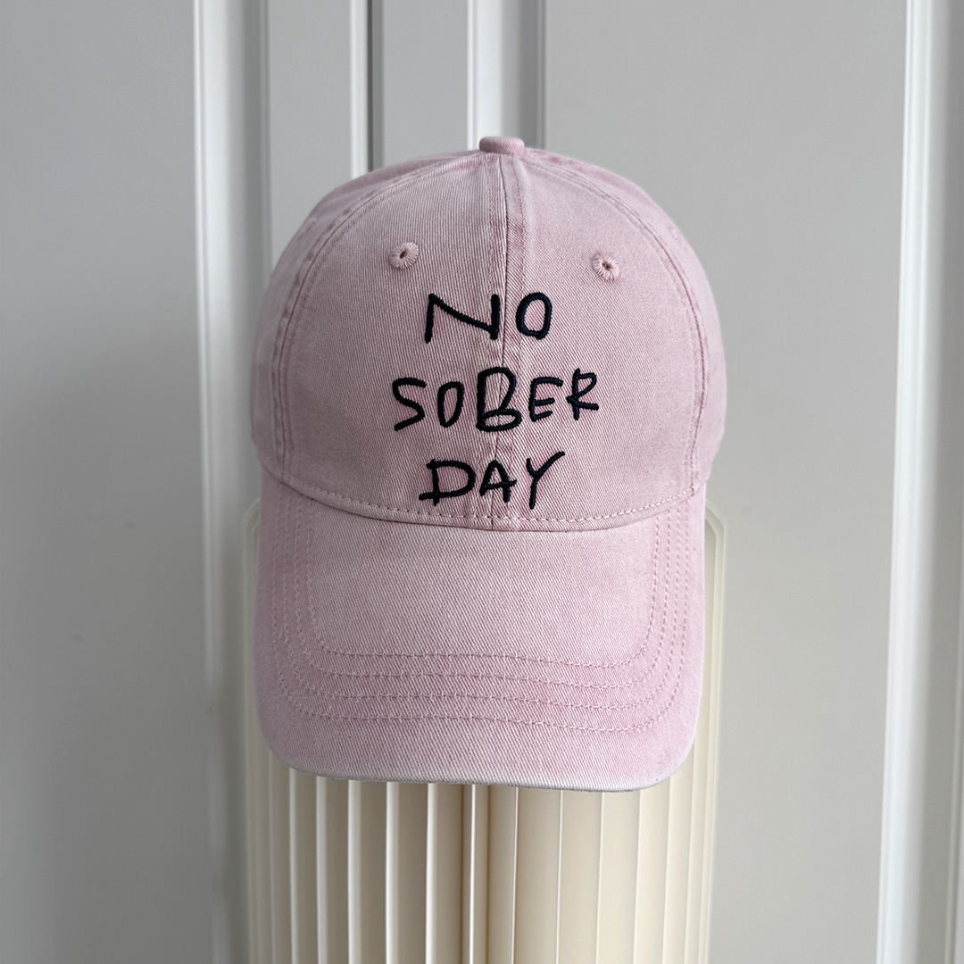 American-style denim baseball cap with embroidered lettering, fashionable and versatile retro style, unisex.