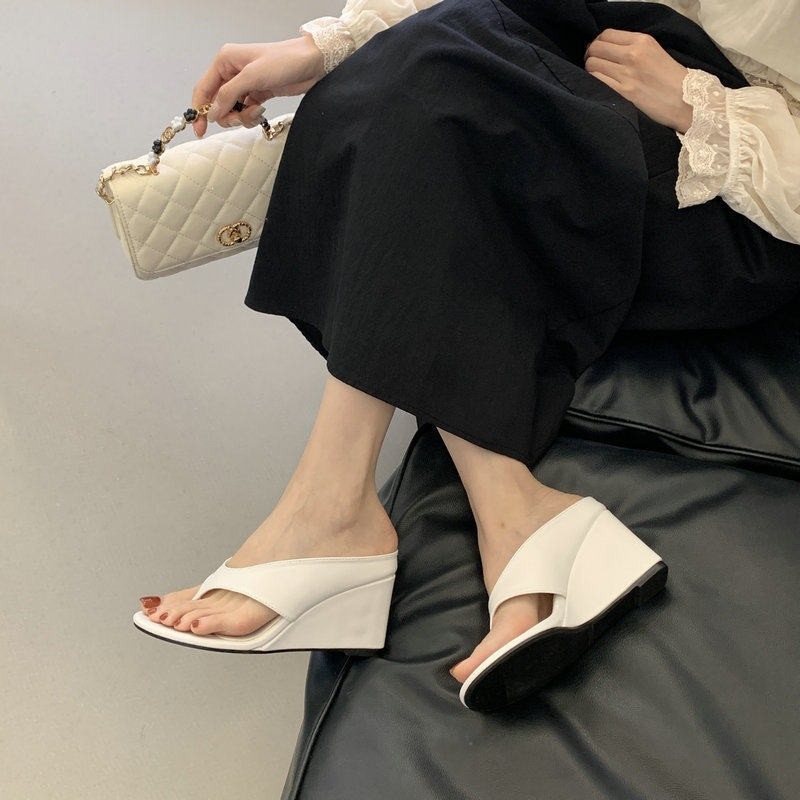 First Encounter Season Platform Wedge Flip-Flops for Women, Summer Outerwear 2026 New Style, Petite Style, Beach Fashion