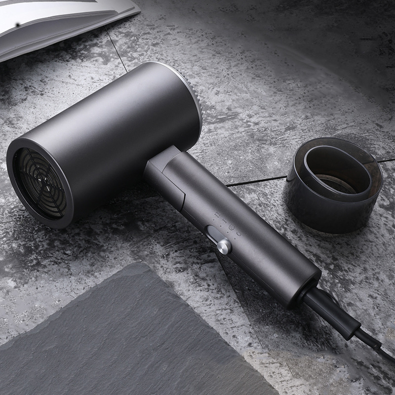 Folding hair dryer: 1800w for hotels, 1000w for inns, and for both hot and cold air in homestays