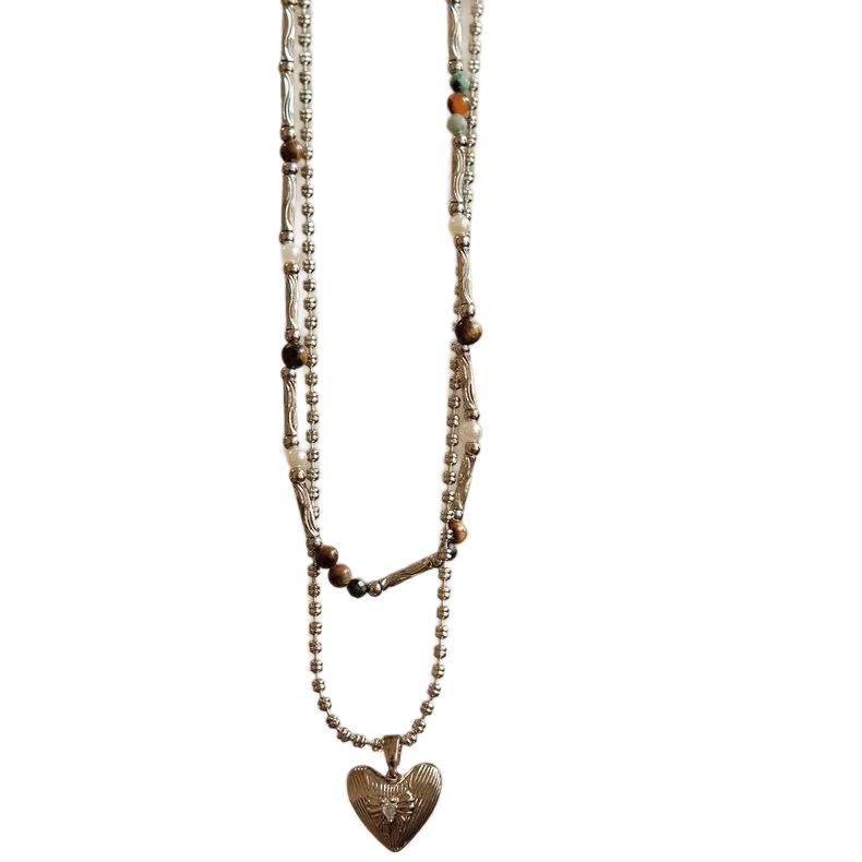 Unique dopamine-inducing heart-shaped layered design heart pendant necklace, fashionable and versatile for everyday wear, exuding a high-end feel.