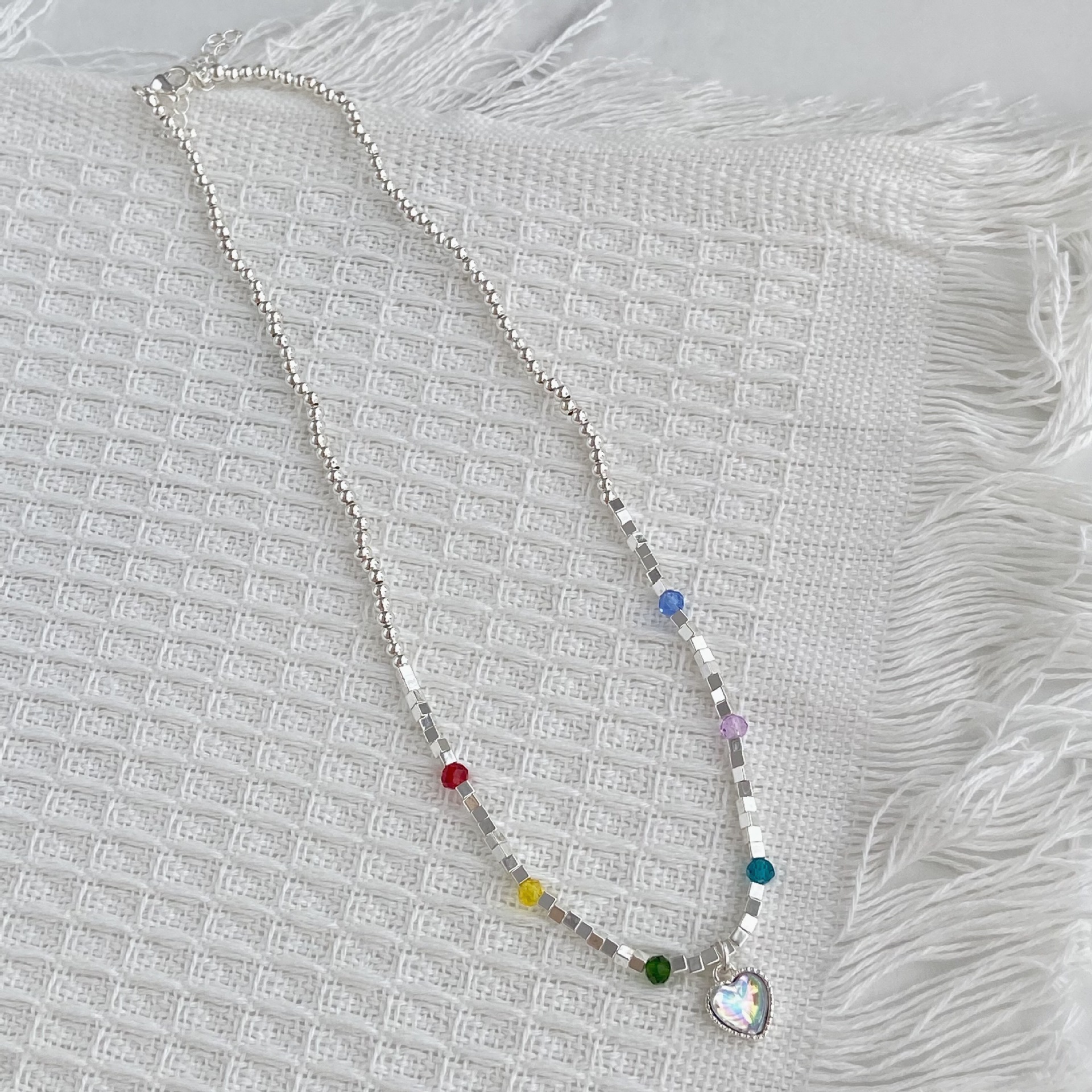 Original internet celebrity style silver beaded moonstone heart necklace with colorful crystal and metallic design, sweet and cool neckline.