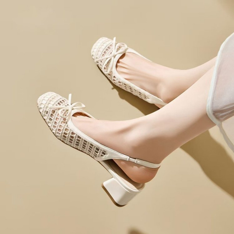 French retro square-toe bow-knot woven sandals for women, new summer 2026 style, mid-heel, one-strap, closed-toe sandals.