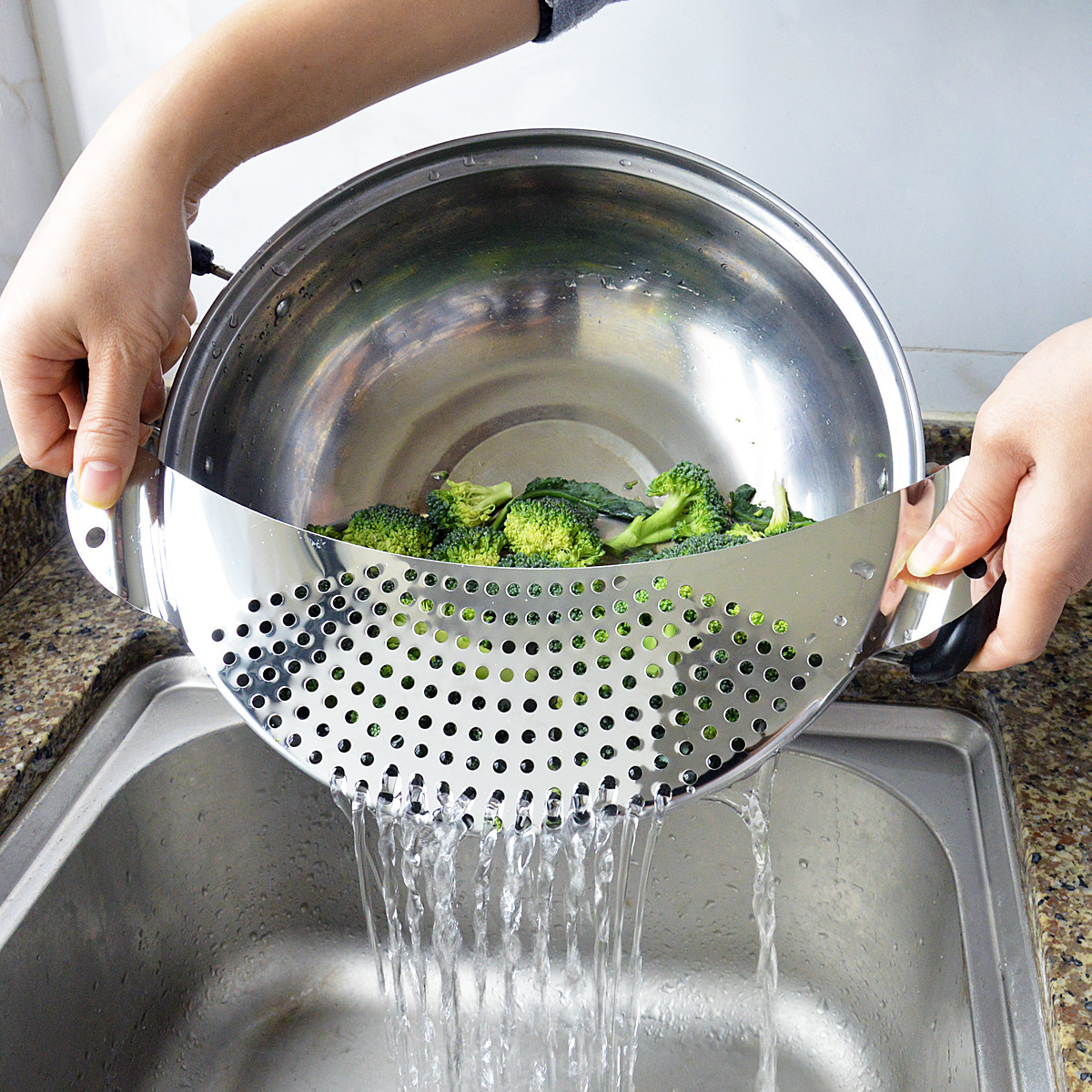 Stainless steel strainer, water filter, vegetable drainer, fruit filter, crescent-shaped filter screen, kitchen tools