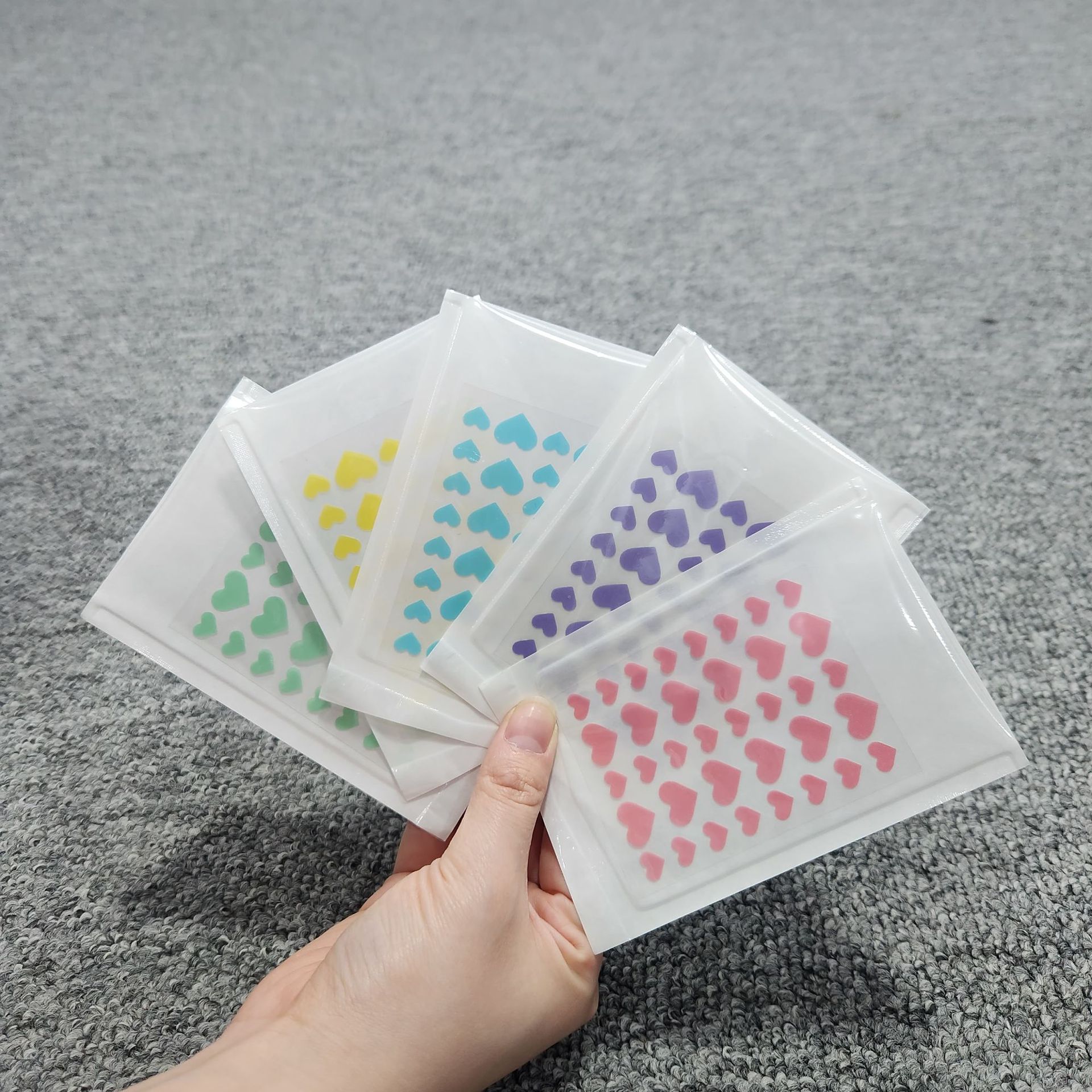 New cross-border hot-selling pink heart-shaped acne patches: anti-acne, concealing, absorbent, acne-repellent, and pollution-isolating.
